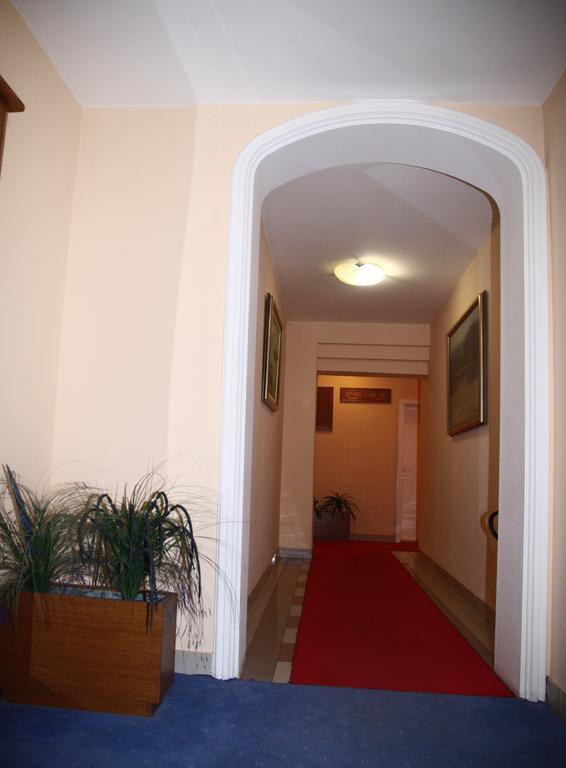 Garni Hotel PBG Subotica Buitenkant foto
