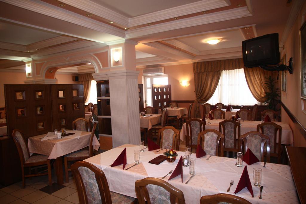 Garni Hotel PBG Subotica Buitenkant foto