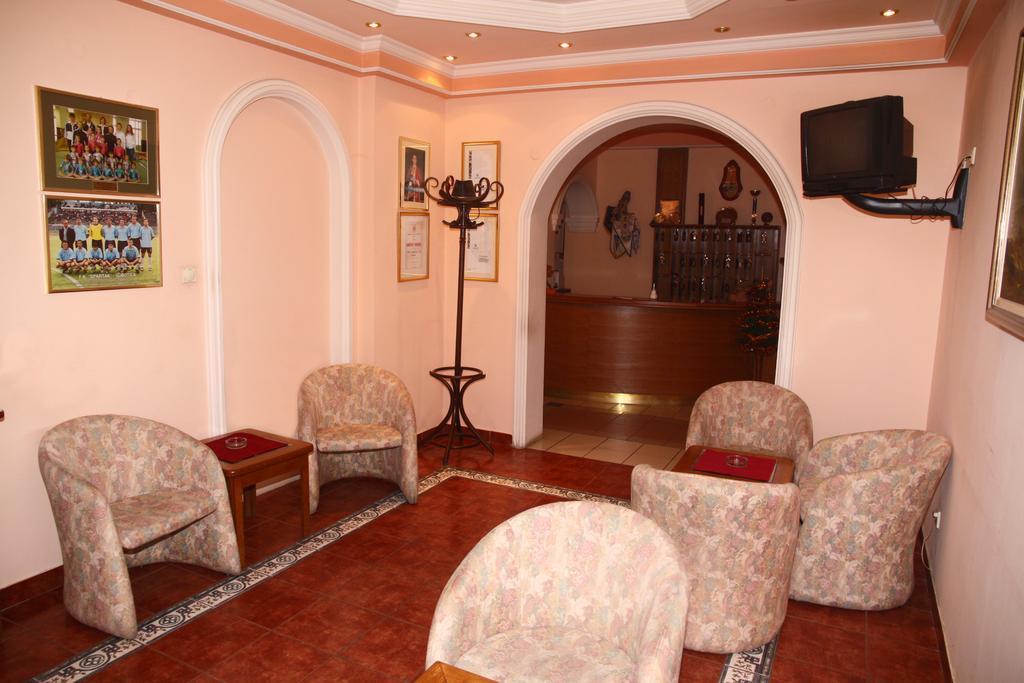 Garni Hotel PBG Subotica Buitenkant foto