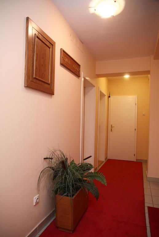 Garni Hotel PBG Subotica Buitenkant foto